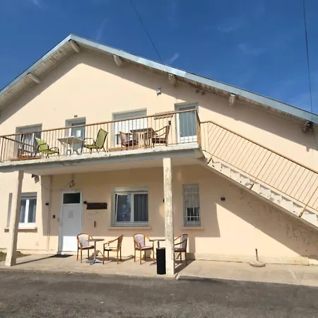 Les Poiriers - Petite 2 Mansardee Confort Avec Salle De Bain Privative 3*
